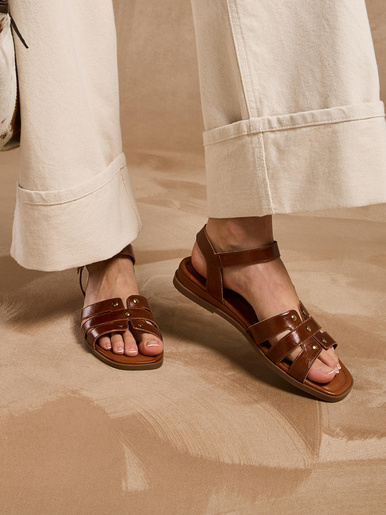 Sandales plates détails cloutés