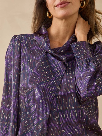 Blouse en satin avec lavallière