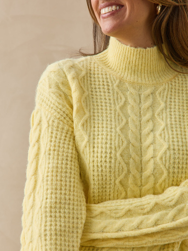 Pull col montant en maille fantaisie