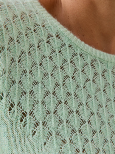 Pull avec jeu de points fantaisie