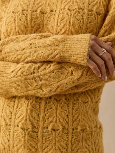 Pull ajouré col montant